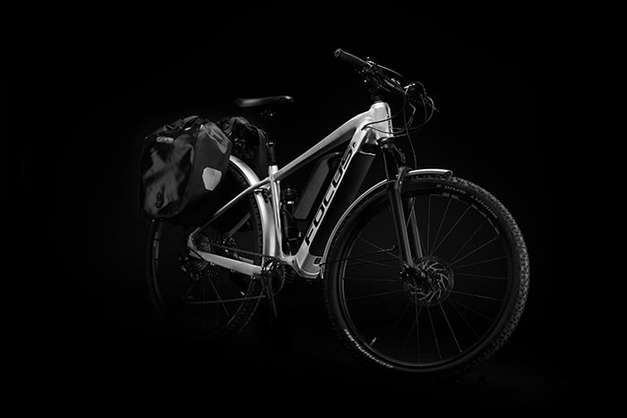 Fully equipped with a pannier rack, mudguards, a light and a stand: FOCUS AVENTURA² The FOCUS AVENTURA² is fully equipped with pannier rack, mudguards, a light and a stand.