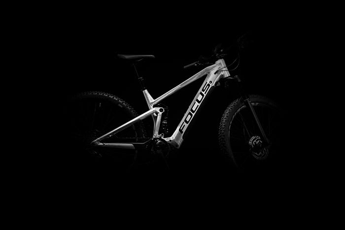 Balanced and sporty trail geometry: FOCUS THRON² E-MTB FOCUS THRON² with a balanced and sporty trail geometry.