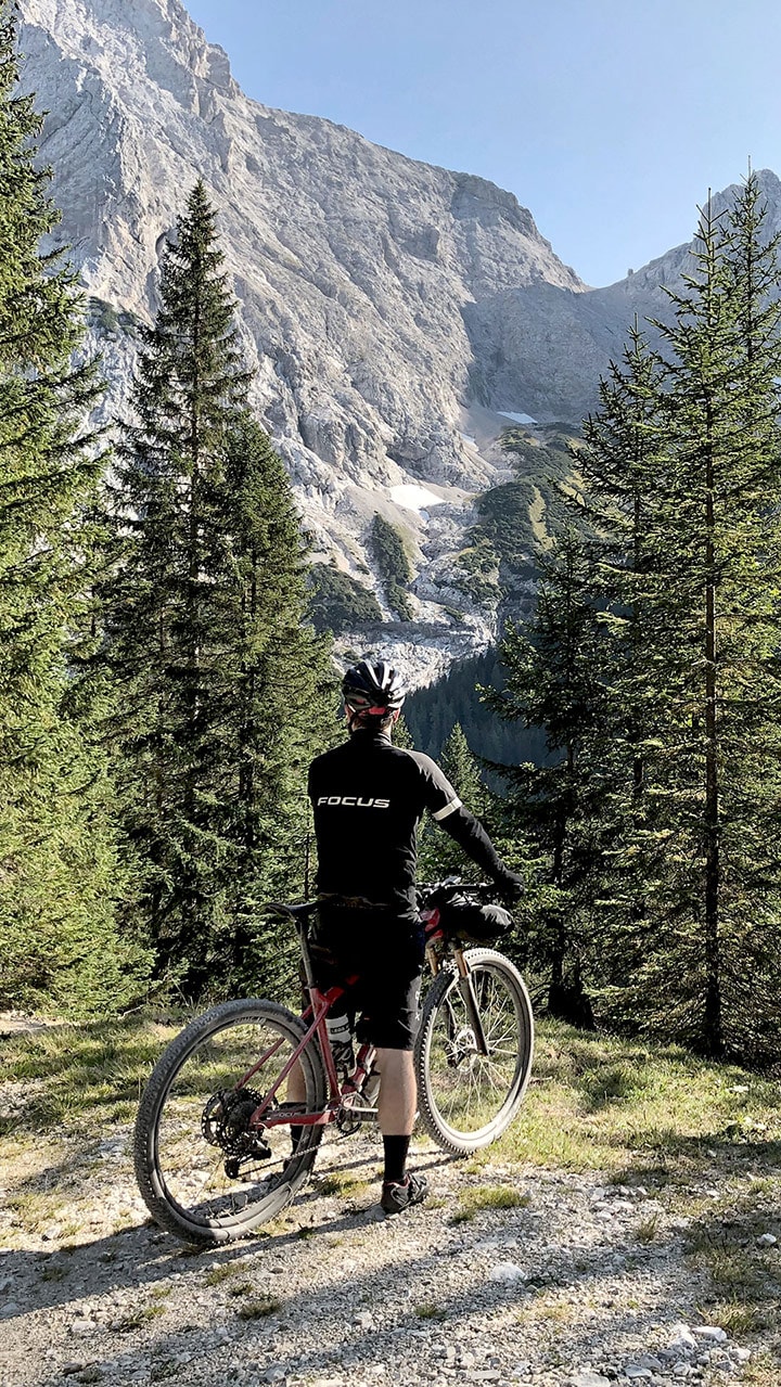 Was ein Ausblick: Karwendel-Wetterstein Radfahren im Karwendel-Wetterstein-Gebirge