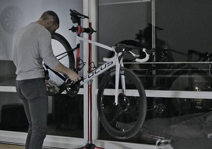 Pflege nur in der Wohnung Am FOCUS Bikes IZALCO MAX Rennrad wird nur in der Wohnung geschraubt.