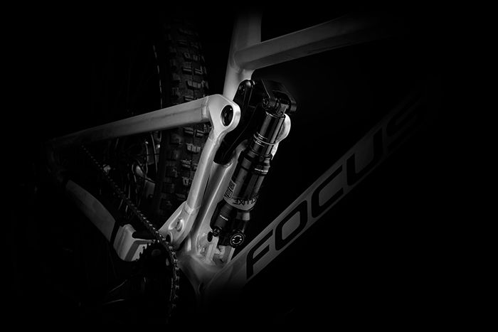 Course de suspension F.O.L.D. de 150 mm : le FOCUS JAM². Le nouveau VTTAE JAM² avec course de suspension F.O.L.D. de 150 mm
