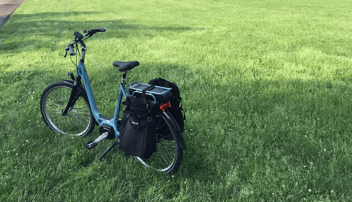 Gazelle EasyFlow parked in grass