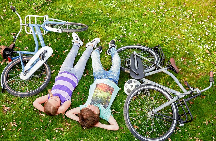 fietsende kinderen
