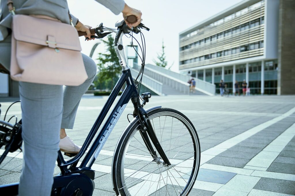 Femme à vélo | Ultimate C8 HMB indemnités kilométriques à vélo