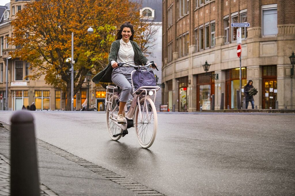 Women with e-bike | Miss Grace C7 HMB