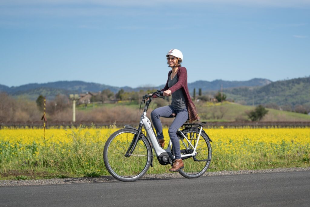 Woman on bicycle | Arroyo Elite