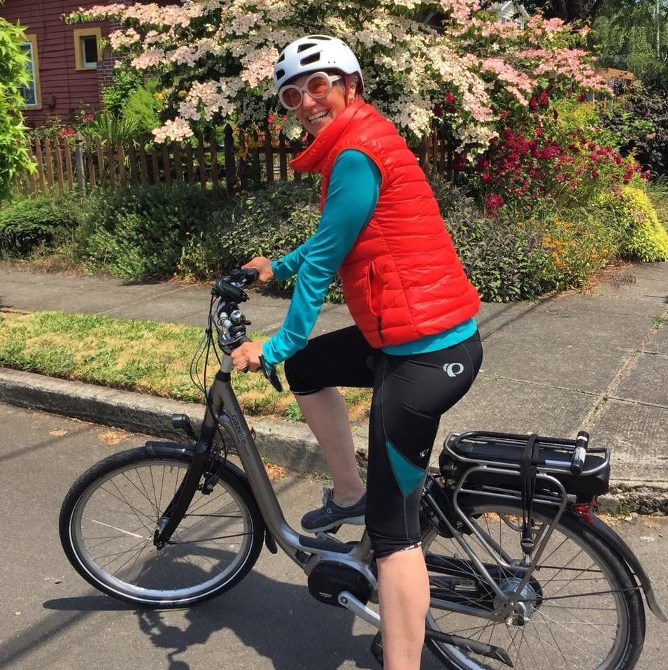 Woman with bicycle | Gazelle