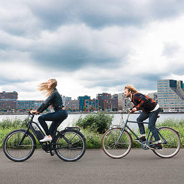 Twee fietsers leggen fietsroutes in Nederland af - Union