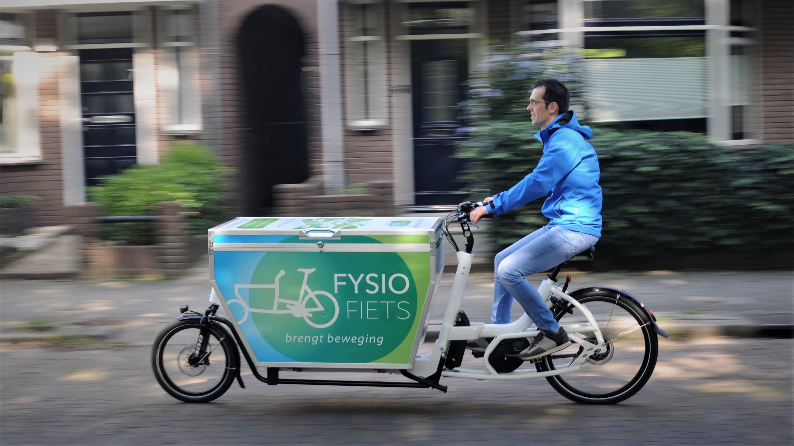 Fysiotherapeut op bakfiets