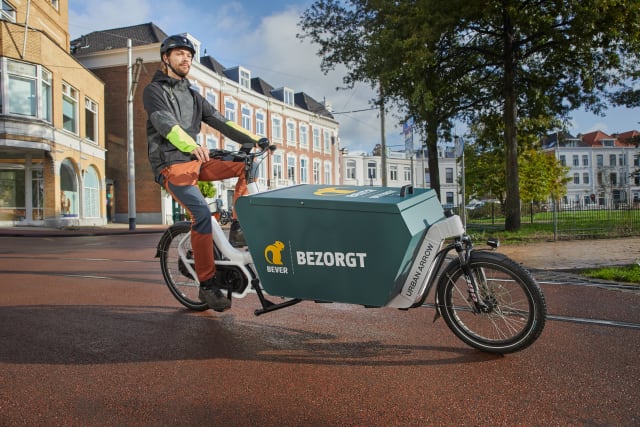 Outdoor shop Bever delivers using a cargo bike
