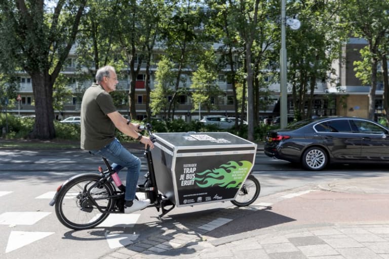 Trap je bus eruit testrijder